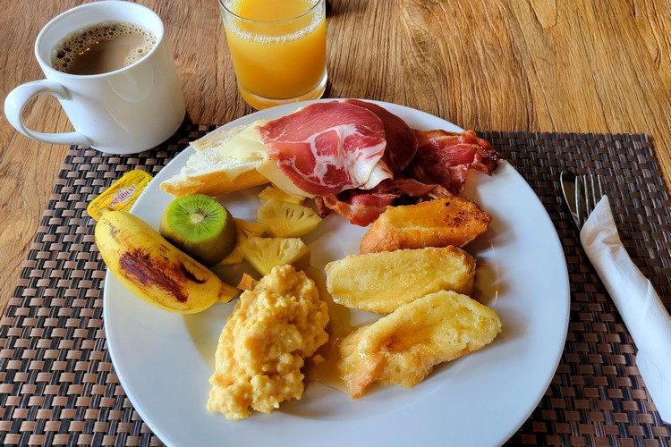 Hotel Royal Bora Bora breakfast 