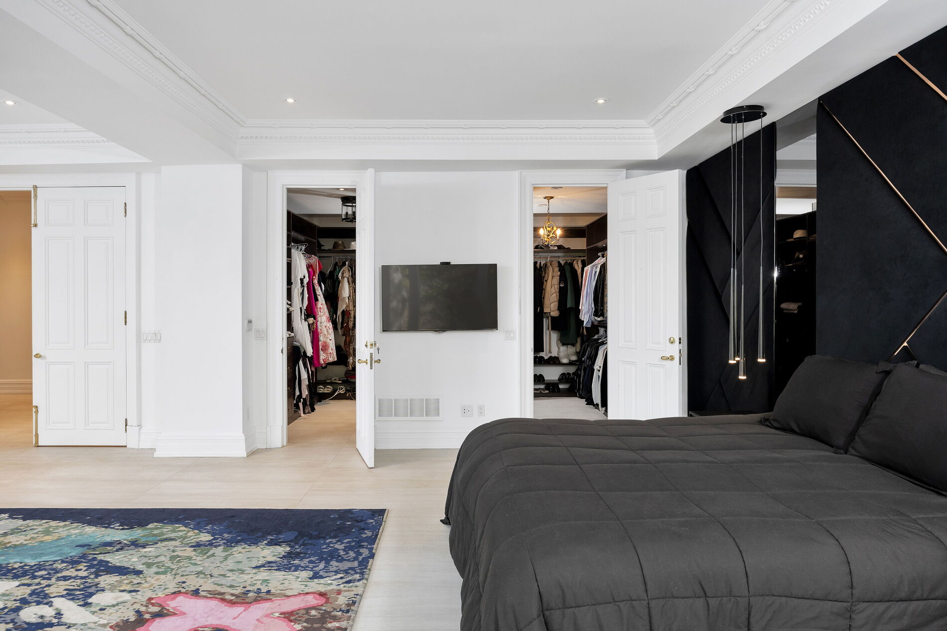The main bedroom has two walk-in closets. 