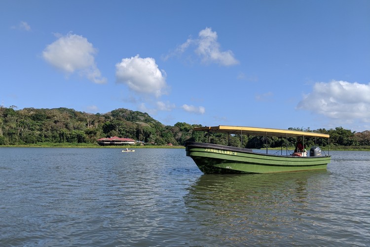 Boat tours on the Panama Canal and Soberania National Park